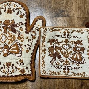 Vintage Style Oven Mitt and Pot Holder Set